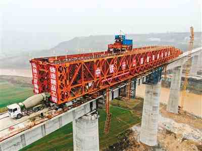 刷新国内高速铁路桥梁节段拼装施工两项纪录 银西高铁水北村泾河特大桥合龙